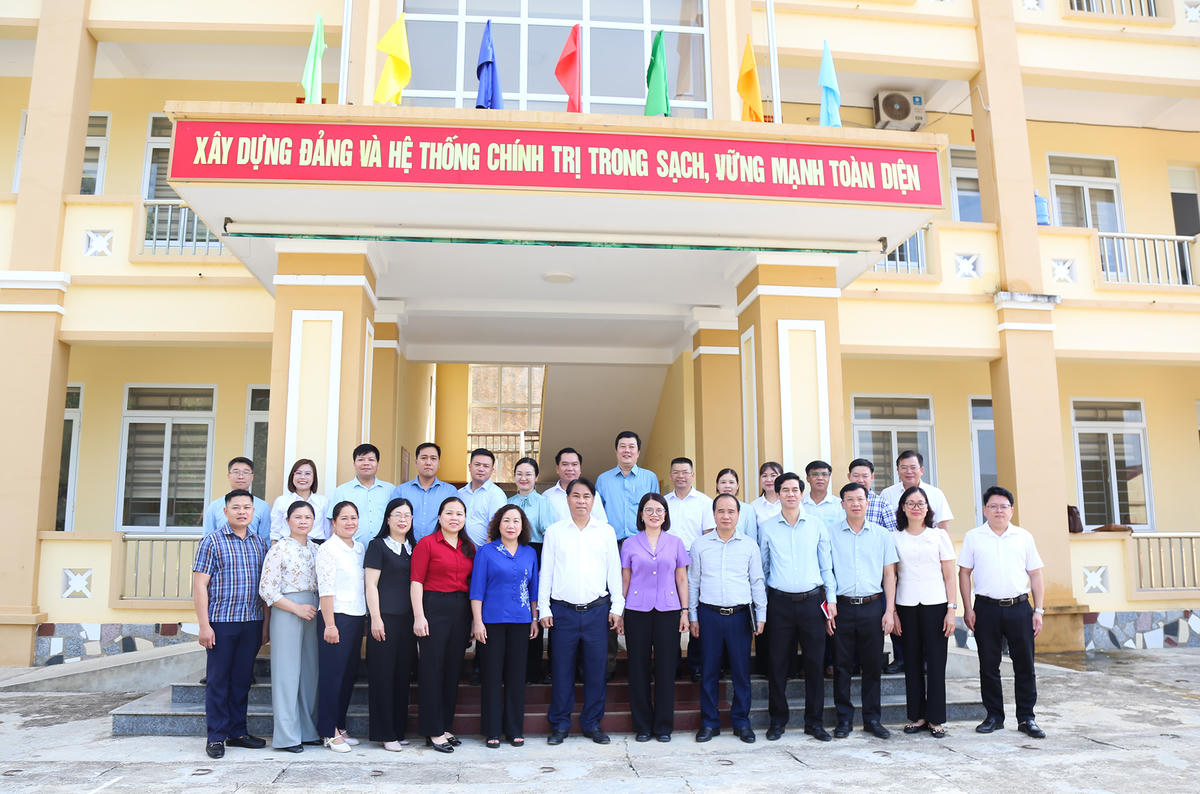 Bí thư Tỉnh ủy Cao Bằng thăm, động viên cán bộ, nhân dân 5 xã vùng cao, biên giới