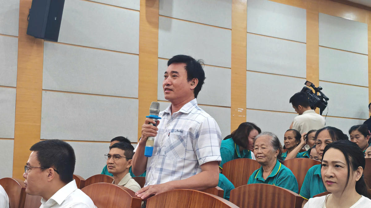 Các phóng viên, nhà báo đặt câu hỏi tới Ban tổ chức buổi họp báo