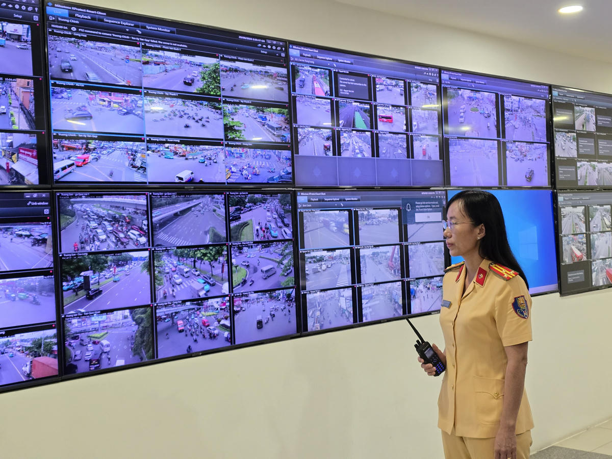 Lực lượng CSGT ứng dụng hệ thống camera AI xử lý vi phạm giao thông. Ảnh: Minh Hòa/TTO.