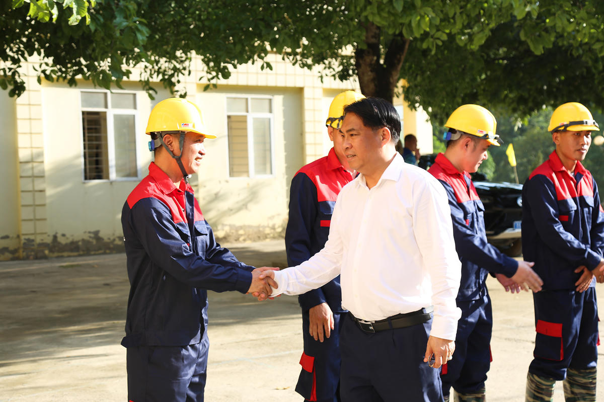 Bí thư Tỉnh ủy Cao Bằng thăm, động viên cán bộ, nhân dân 5 xã vùng cao, biên giới