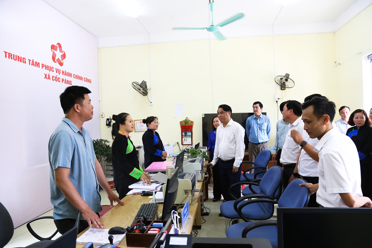 Bí thư Tỉnh ủy Cao Bằng thăm, động viên cán bộ, nhân dân 5 xã vùng cao, biên giới