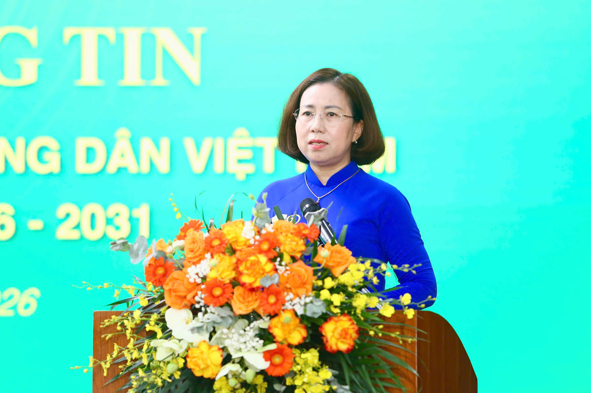 Bà Bùi Thị Thơm - Phó Chủ tịch ban chấp hành Trung ương Hội Nông dân Việt Nam phát biểu tại buổi họp báo