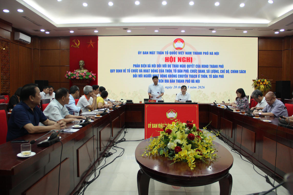 Ông Phạm Anh Tuấn, Phó Chủ tịch Ủy ban MTTQ Việt Nam thành phố Hà Nội phát biểu tại hội nghị phản biện xã hội. Ảnh: PV