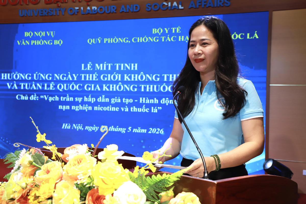 Trong năm 2025 Bộ Nội vụ đã lắp đặt trên 1.000 biển cấm hút thuốc và 12 pano lớn về cấm hút thuốc và tuyên truyền tác hại của thuốc lá….Ảnh: LH