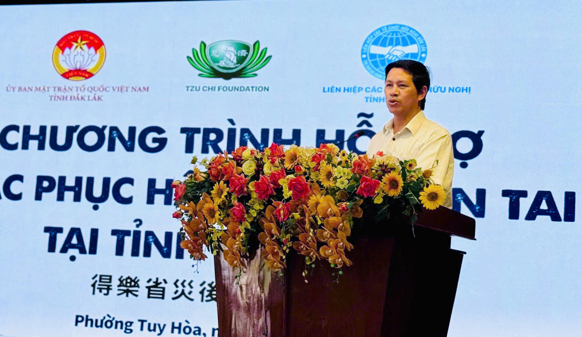 Ông Phạm Văn Bảy - Tỉnh ủy viên, Phó Chủ tịch Ủy ban MTTQ Việt Nam tỉnh, Chủ tịch Liên hiệp các tổ chức hữu nghị tỉnh Đắk Lắk phát biểu. Ảnh: MT.
