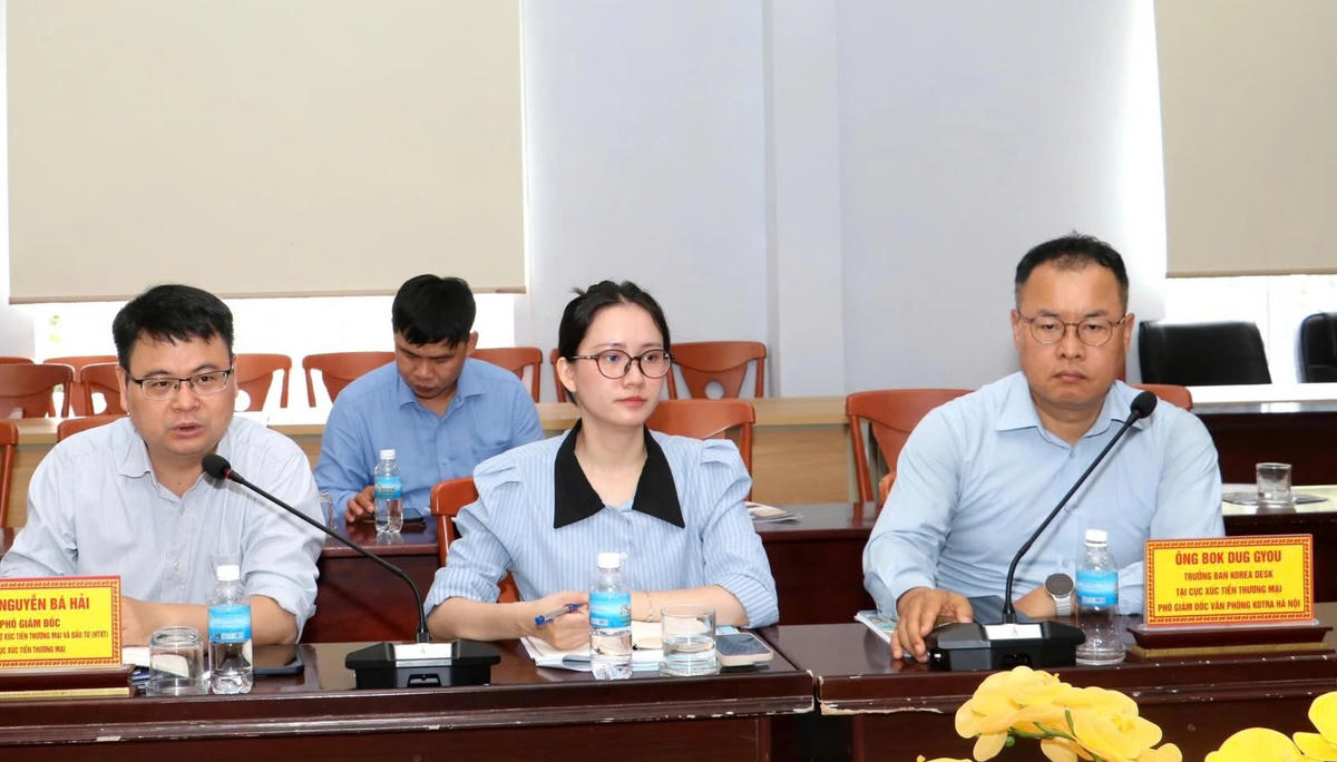 Các đại biểu dự hội thảo.