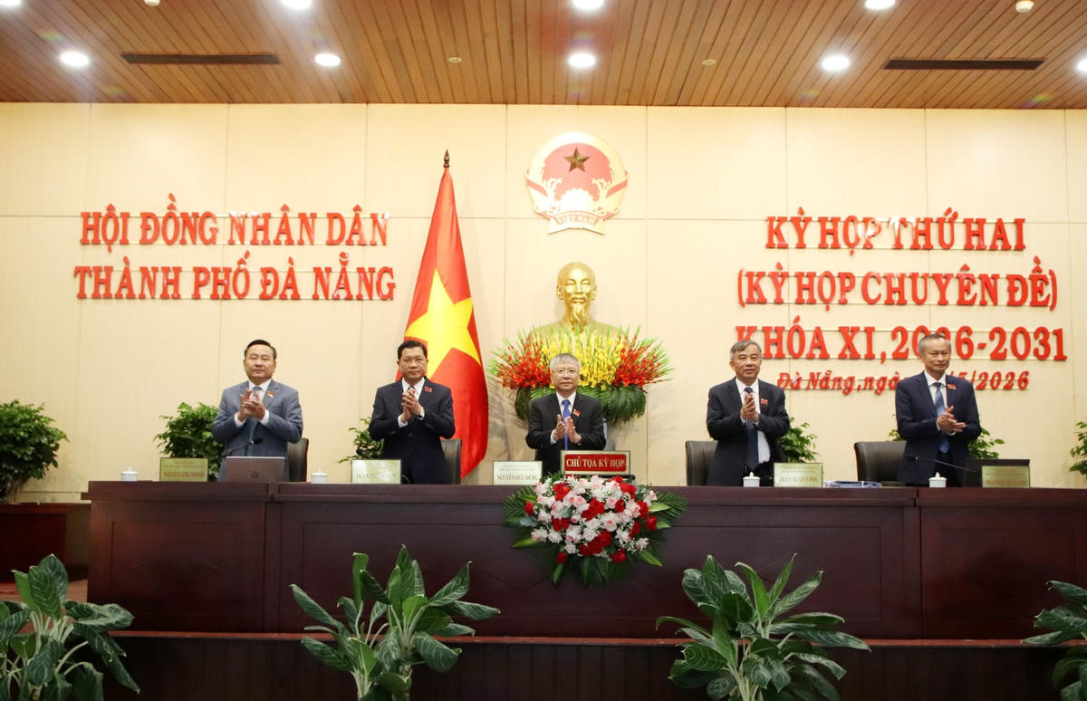 Các đại biểu chủ trì kỳ họp&nbsp;HĐND TP Đà Nẵng khóa XI, nhiệm kỳ 2026-2031. Ảnh: TH.