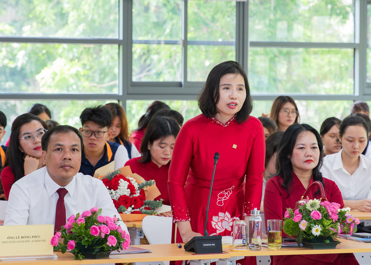 Bà Nguyễn Thị Thu Hà - Giám đốc Trường Đào tạo cán bộ Agribank phát biểu
