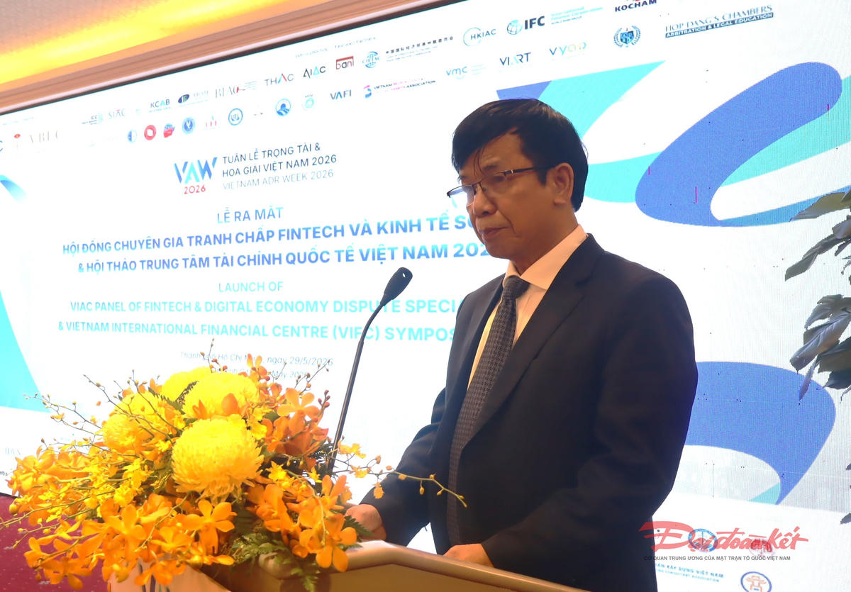 GS.TS Lê Hồng Hạnh, Chủ tịch Trung tâm Trọng tài Quốc tế Việt Nam phát biểu. Ảnh: T.Luân.