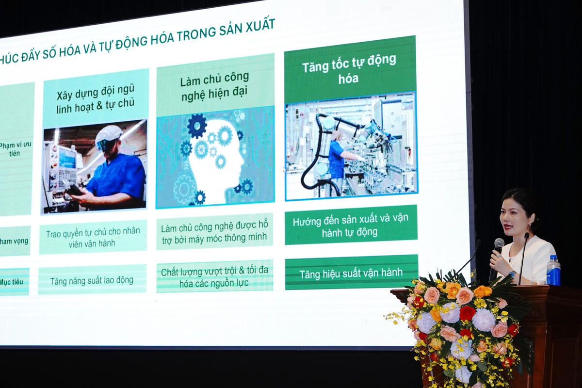 Bà Lê Thị Hoài Thương, Giám đốc Đối ngoại, Nestlé Việt Nam, phát biểu tham luận về Ứng dụng khoa học công nghệ và chuyển đổi số trong ngành sữa 