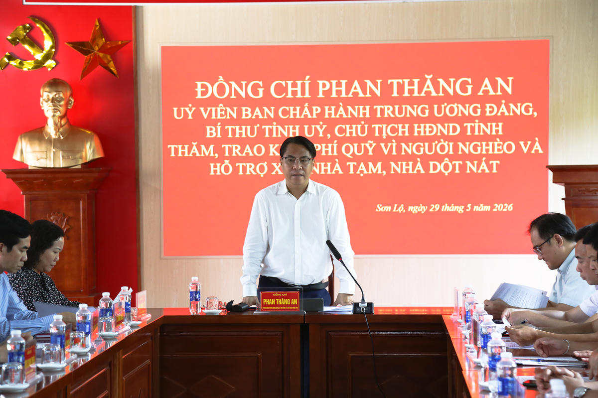 Bí thư Tỉnh ủy Cao Bằng thăm, trao kinh phí hỗ trợ người nghèo tại 4 xã khó khăn vùng cao phía Tây