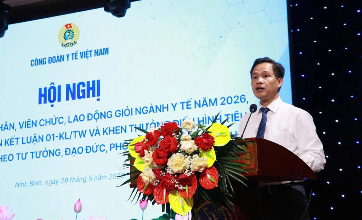 GS. TS Phạm Minh Khuê, Phó Bí thư chuyên trách Đảng ủy Bộ Y tế phát biểu tại hội nghị. Ảnh: PV
