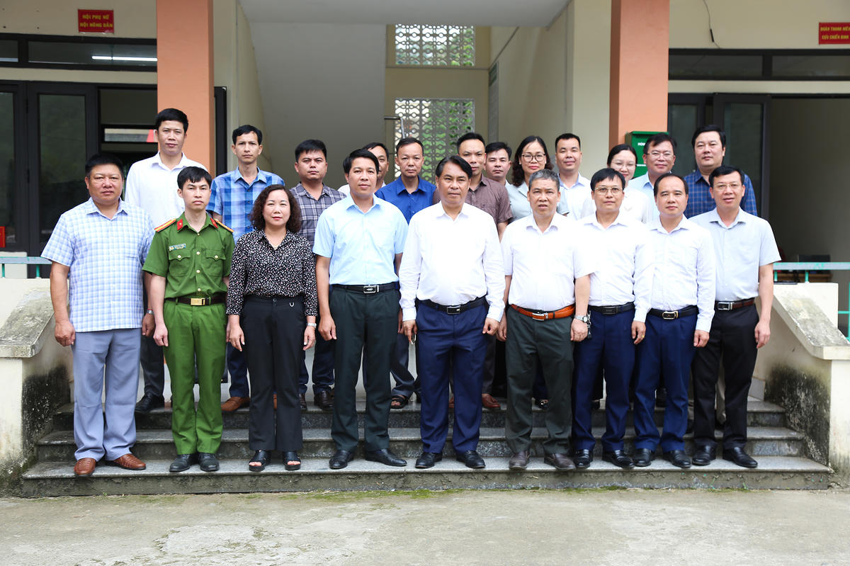 Bí thư Tỉnh ủy Cao Bằng thăm, trao kinh phí hỗ trợ người nghèo tại 4 xã khó khăn vùng cao phía Tây