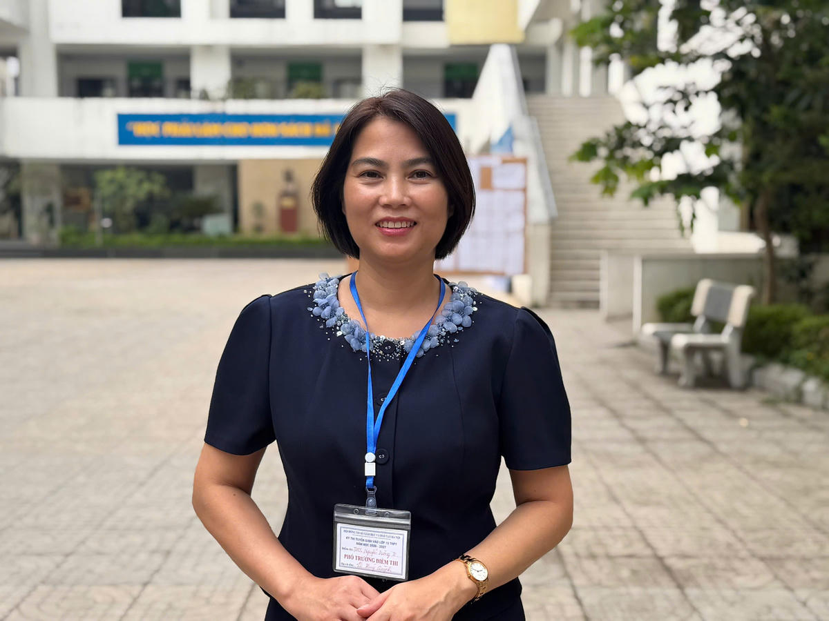 Bà Lê Thuý Quỳnh, Phó trưởng điểm thi, Phó Hiệu trưởng Trường THCS Nguyễn Trường Tộ cho biết, điểm thi năm nay có 37 phòng thi chính thức, 2 phòng dự phòng và 1 phòng chờ với tổng số 828 thí sinh đăng ký dự thi. Trong đó có 1 thí sinh thi tiếng Pháp và 4 thí sinh thi tiếng Nhật.