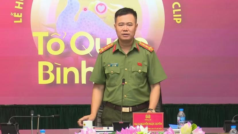 Đại tá Nguyễn Ngọc Quyền - Phó Bí thư Đảng ủy, Phó Giám đốc Công an TP Hà Nội chủ trì cuộc họp.