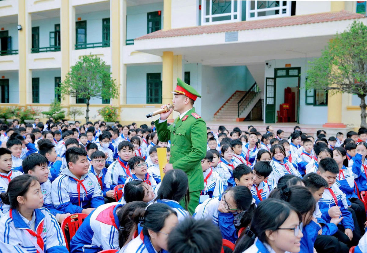Tuyên truyền về phòng chống bạo lực học đường cho học sinh Thanh Hóa. Ảnh: Công an tỉnh Thanh Hóa.