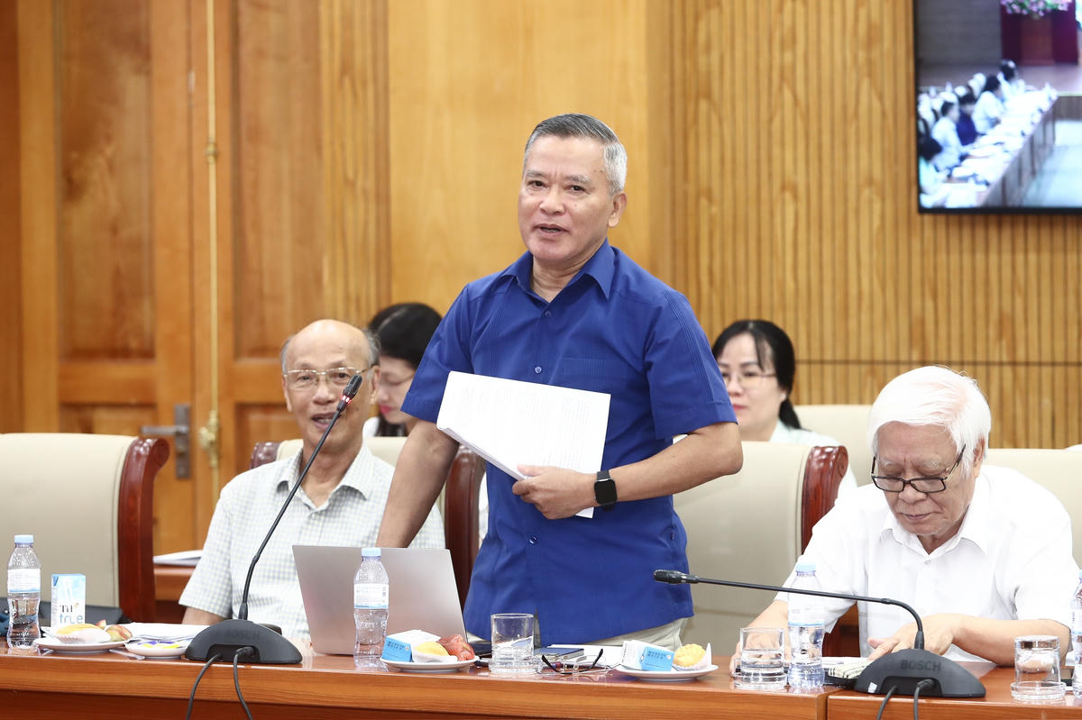 TS Nguyễn Văn Pha, Ủy viên Đoàn Chủ tịch Ủy ban Trung ương MTTQ Việt Nam góp ý tại hội thảo. Ảnh: Lê Khánh