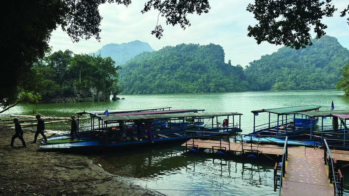 Bến thuyền đợi khách.&nbsp;