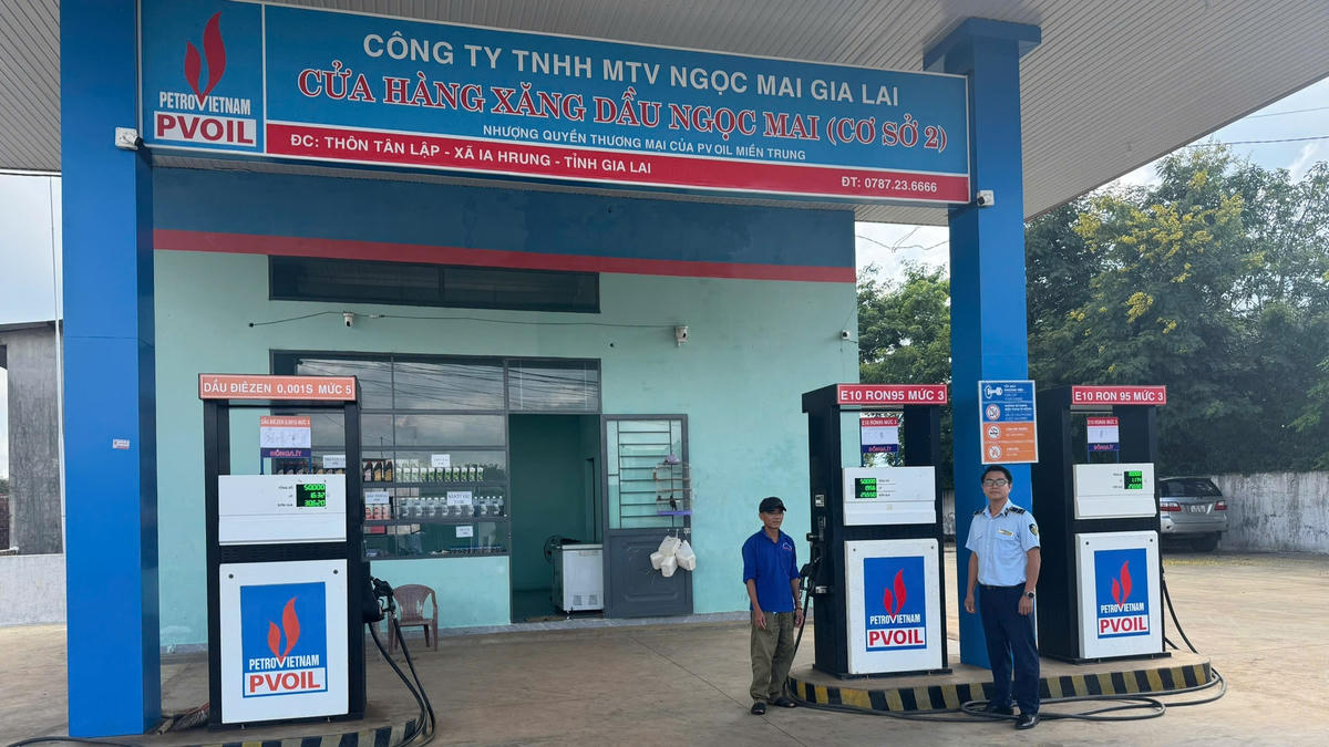 Các cửa hàng xăng dầu trên địa bàn tỉnh Gia Lai chuẩn bị chuyển qua xăng E10. Ảnh: Đình Sang.
