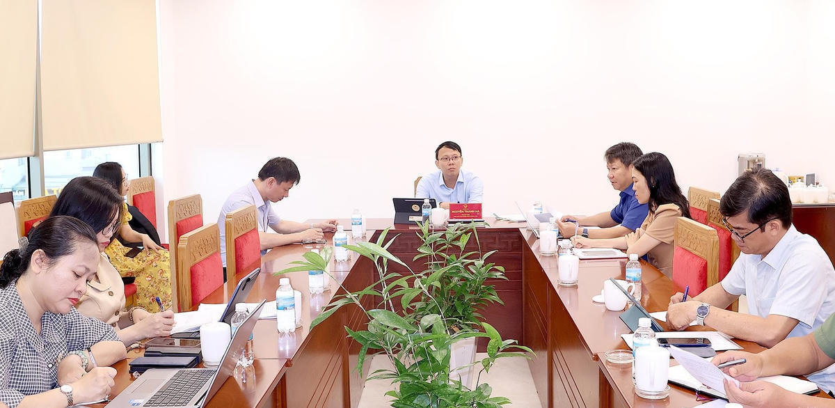 Quanh cảnh cuộc họp.