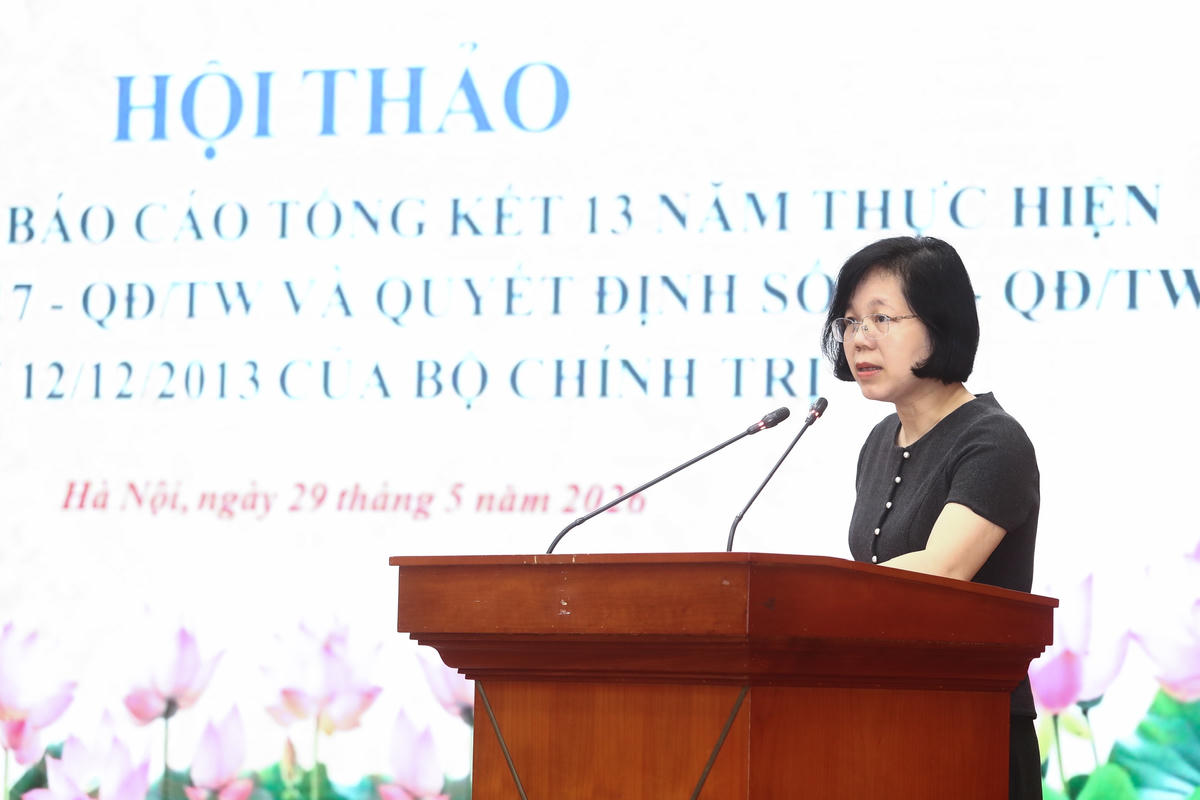 Bà Đàm Thị Vân Thoa, Phó Trưởng ban Dân chủ, Giám sát và Phản biện xã hội phát biểu đề dẫn tại hội thảo. Ảnh: Lê Khánh