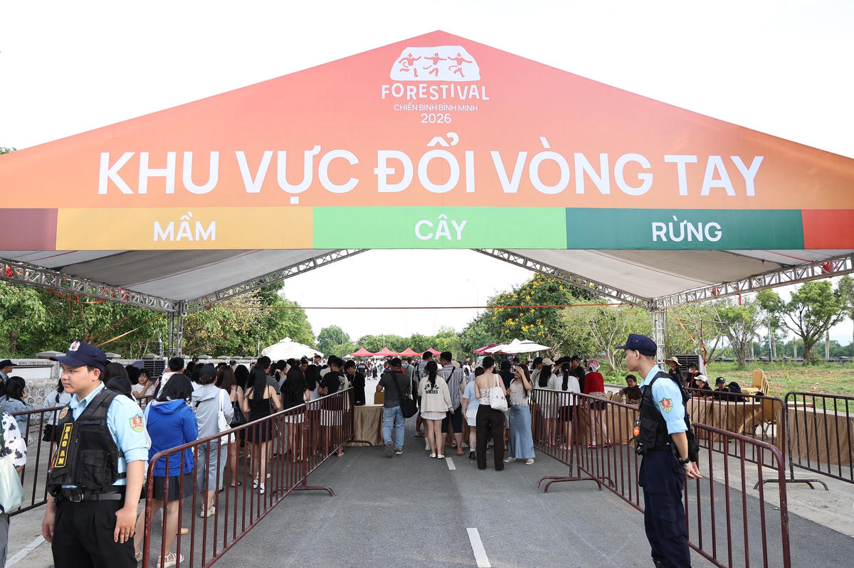 Khu vực check-in, đeo vòng tay, kiểm tra an ninh trước khi vào nơi diễn ra lễ hội. Ảnh: BTC