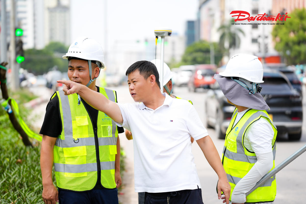 Hà Nội dựng rào tại nút giao La Thành - Nguyễn Chí Thanh phục vụ thi công Metro số 5