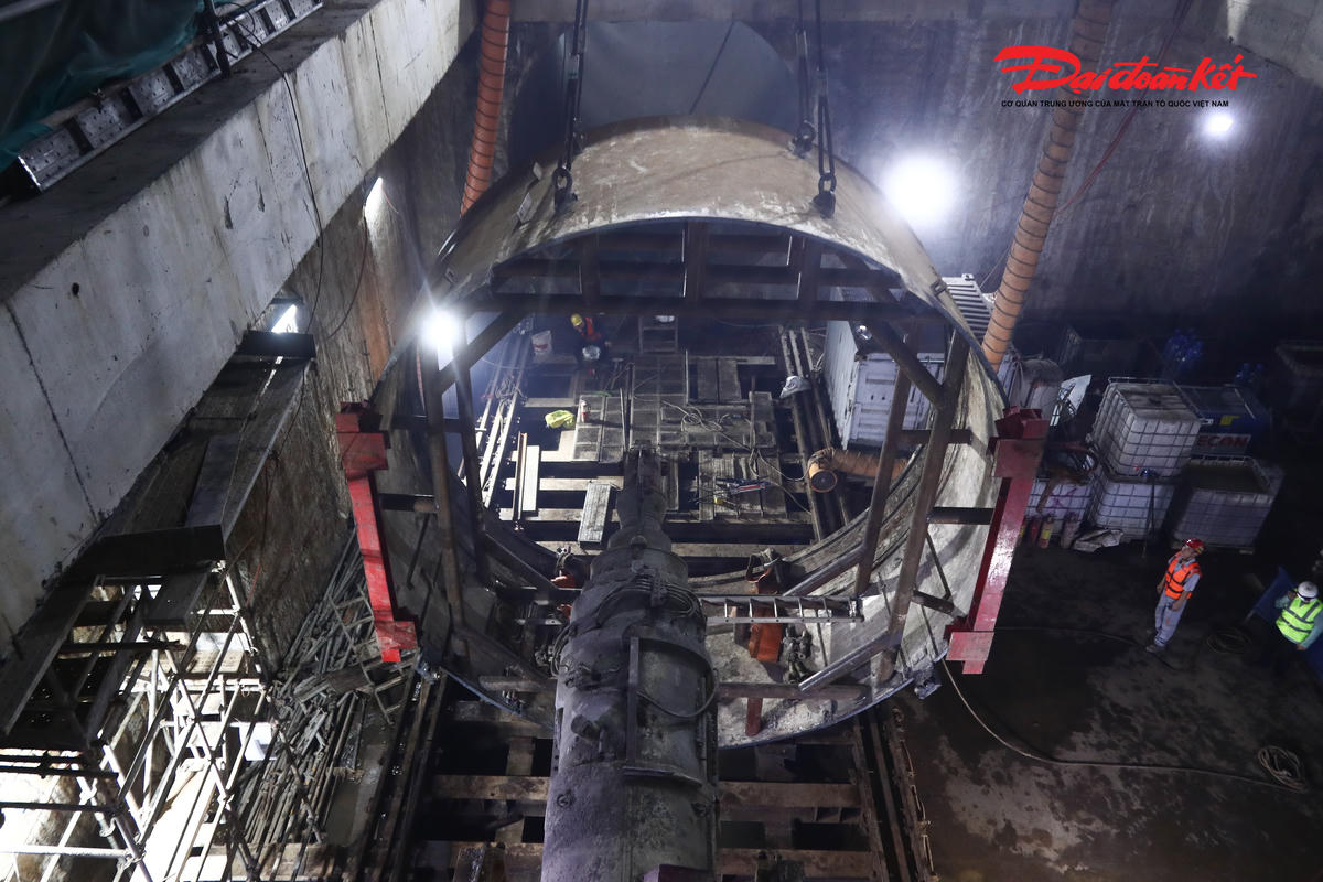 Công tác tháo dỡ, di chuyển robot đào hầm TBM “Táo bạo” được các kỹ sư tính toán kỹ lưỡng nhằm bảo đảm an toàn tuyệt đối trong điều kiện thi công chật hẹp giữa trung tâm Hà Nội.