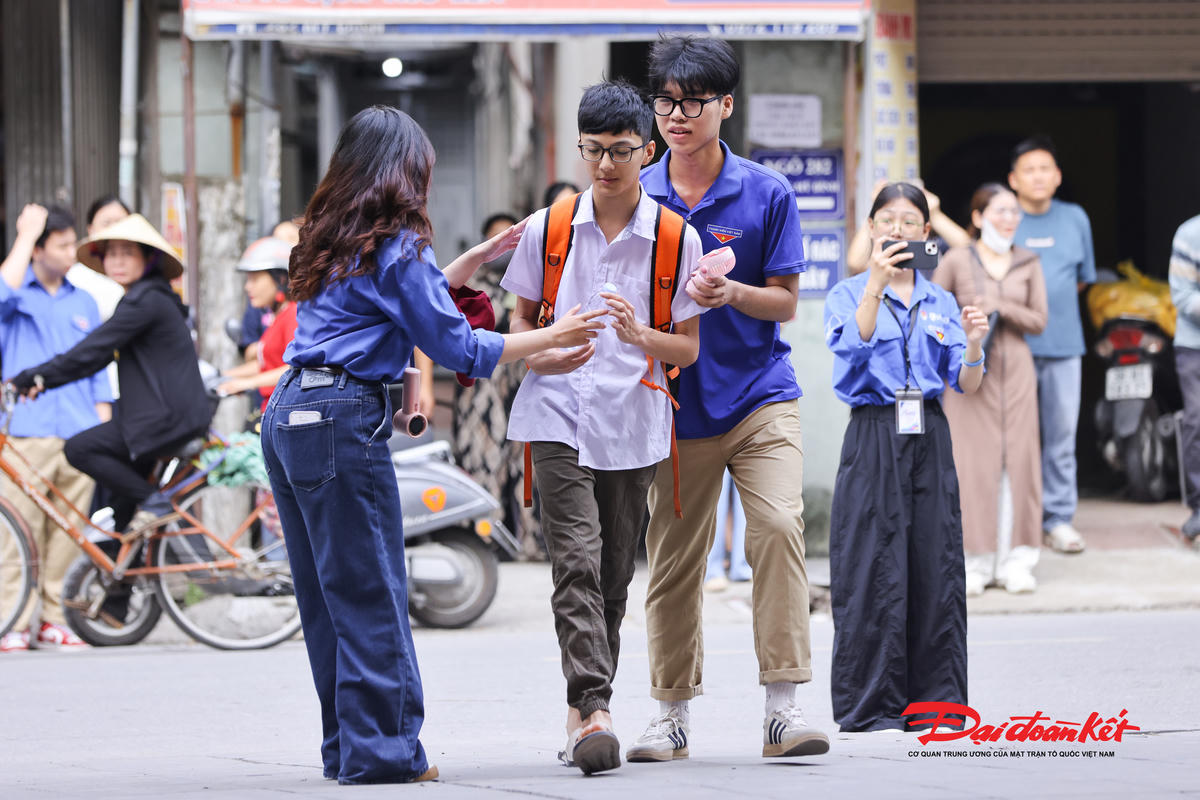 Buổi sáng thí sinh thi môn Ngữ văn trong thời gian 120 phút.