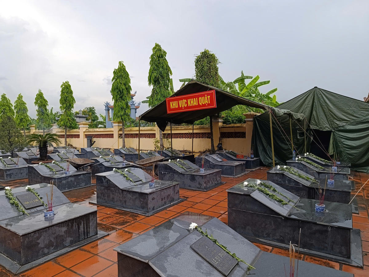 Phường Phong Cốc là địa phương đầu tiên thực hiện Chiến dịch “500 ngày đêm” ở tỉnh Quảng Ninh. Ảnh chụp Nghĩa trang Liệt sĩ Phong Cốc (phường Phong Cốc, tỉnh Quảng Ninh).