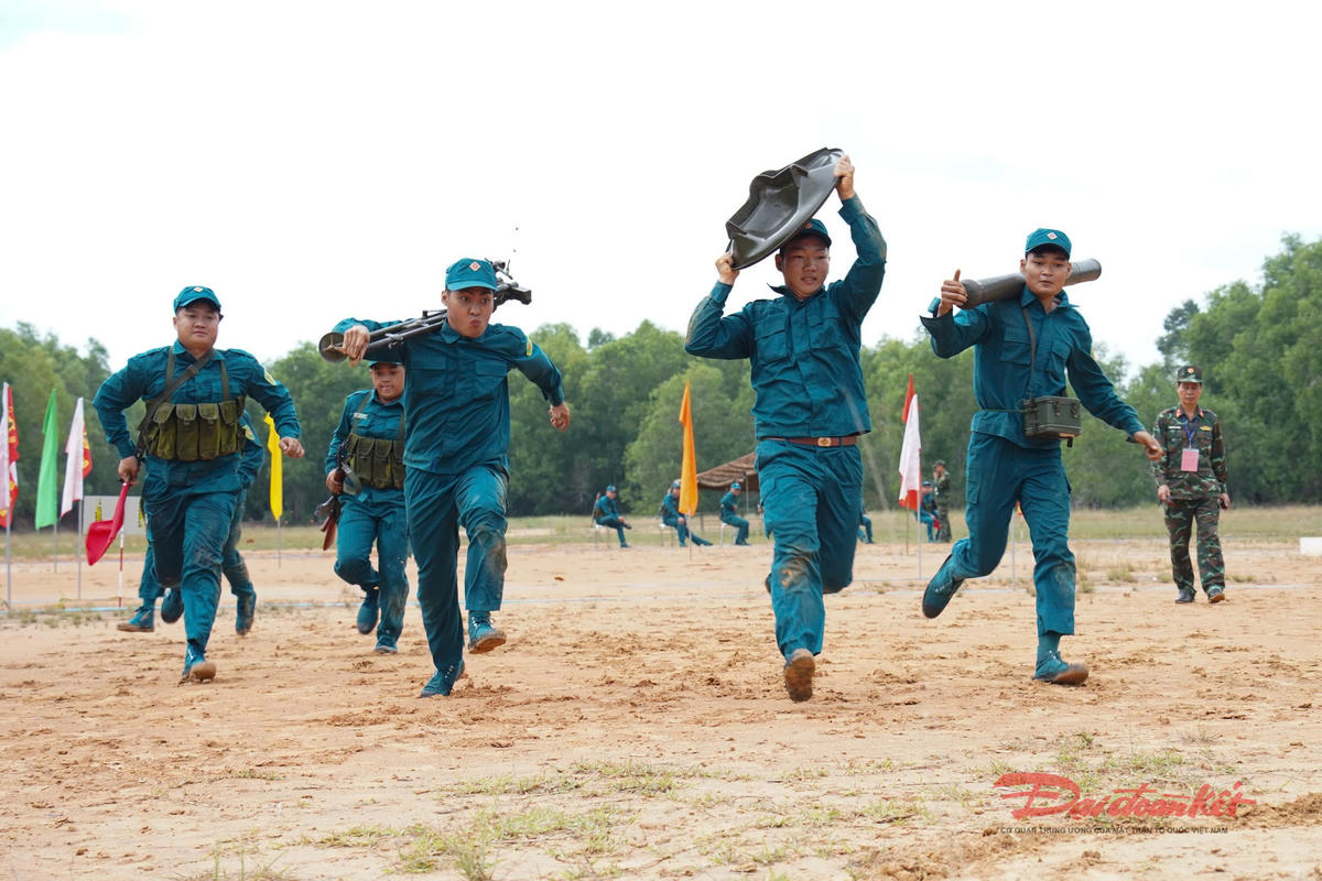 Rèn luyện bản lĩnh, nâng cao sức mạnh dân quân tự vệ TP Hồ Chí Minh