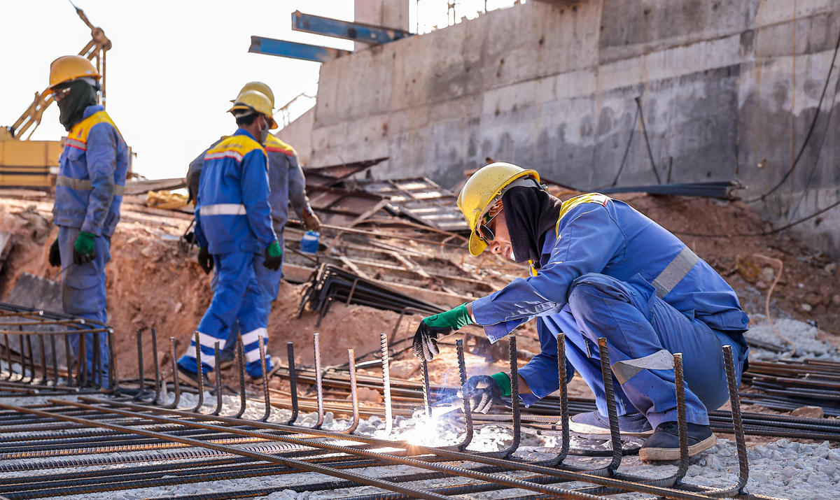 Tại Dự án nâng cấp, sửa chữa hồ Kẻ Gỗ, không khí thi công vẫn được duy trì khẩn trương. Ảnh: Cẩm Kỳ 