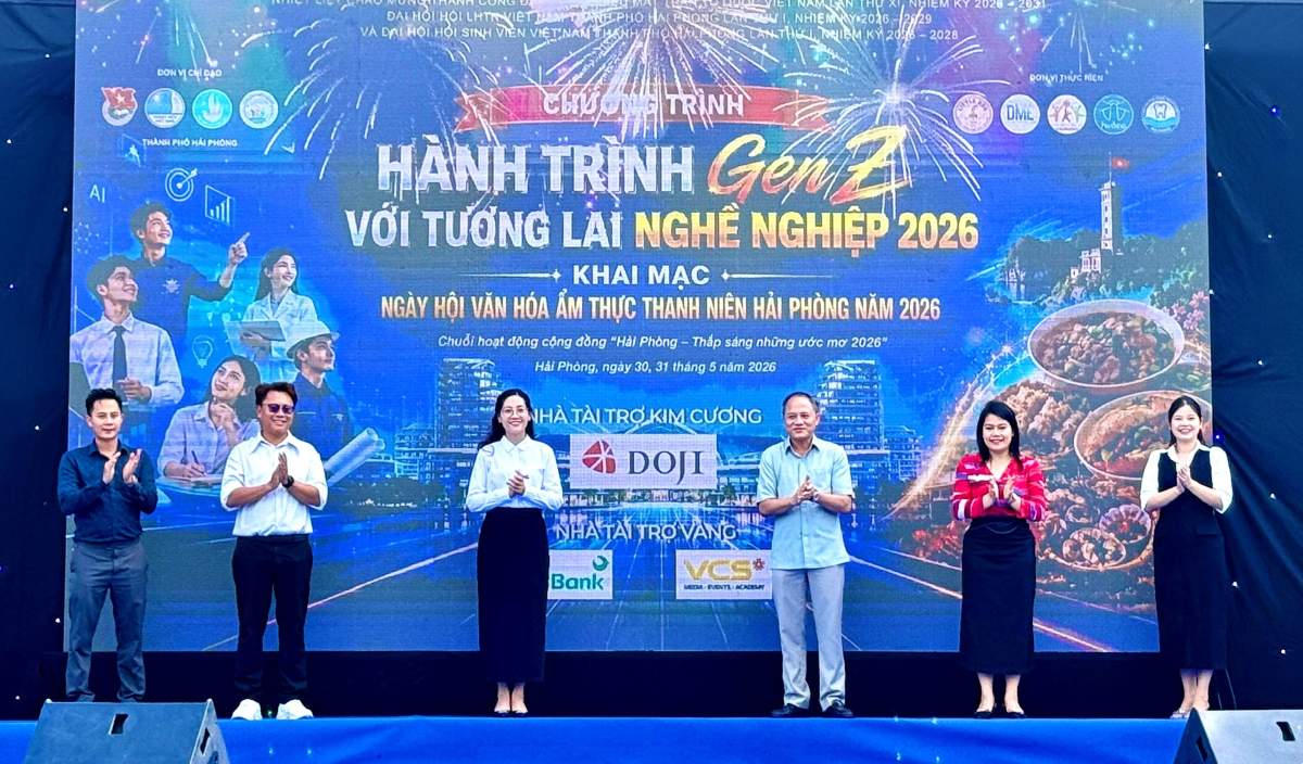 Thành đoàn Hải Phòng và các đơn vị khai mạc chương trình Hành trình Gen Z với tương lai nghề nghiệp. Ảnh: Tuấn Anh.