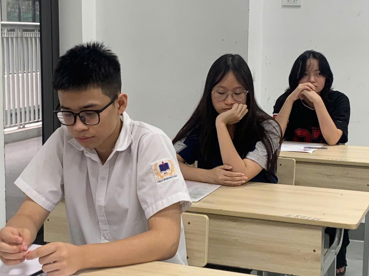 Giáo viên dự đoán điểm Tiếng Anh thi lớp 10 Hà Nội phổ biến 6 điểm
