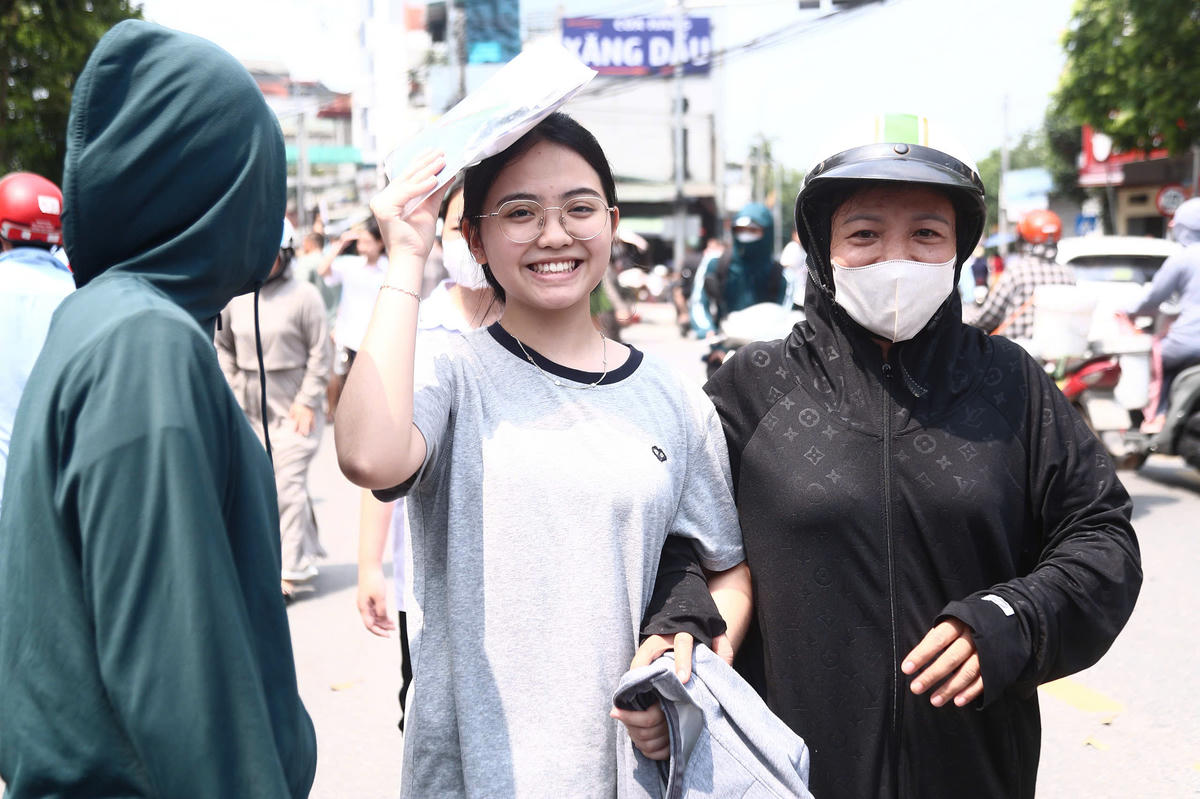 Theo các phụ huynh, dù kết quả ra sao, việc các em vượt qua được kỳ thi với khối lượng ôn tập lớn đã là một dấu mốc đáng ghi nhận sau nhiều tháng nỗ lực.