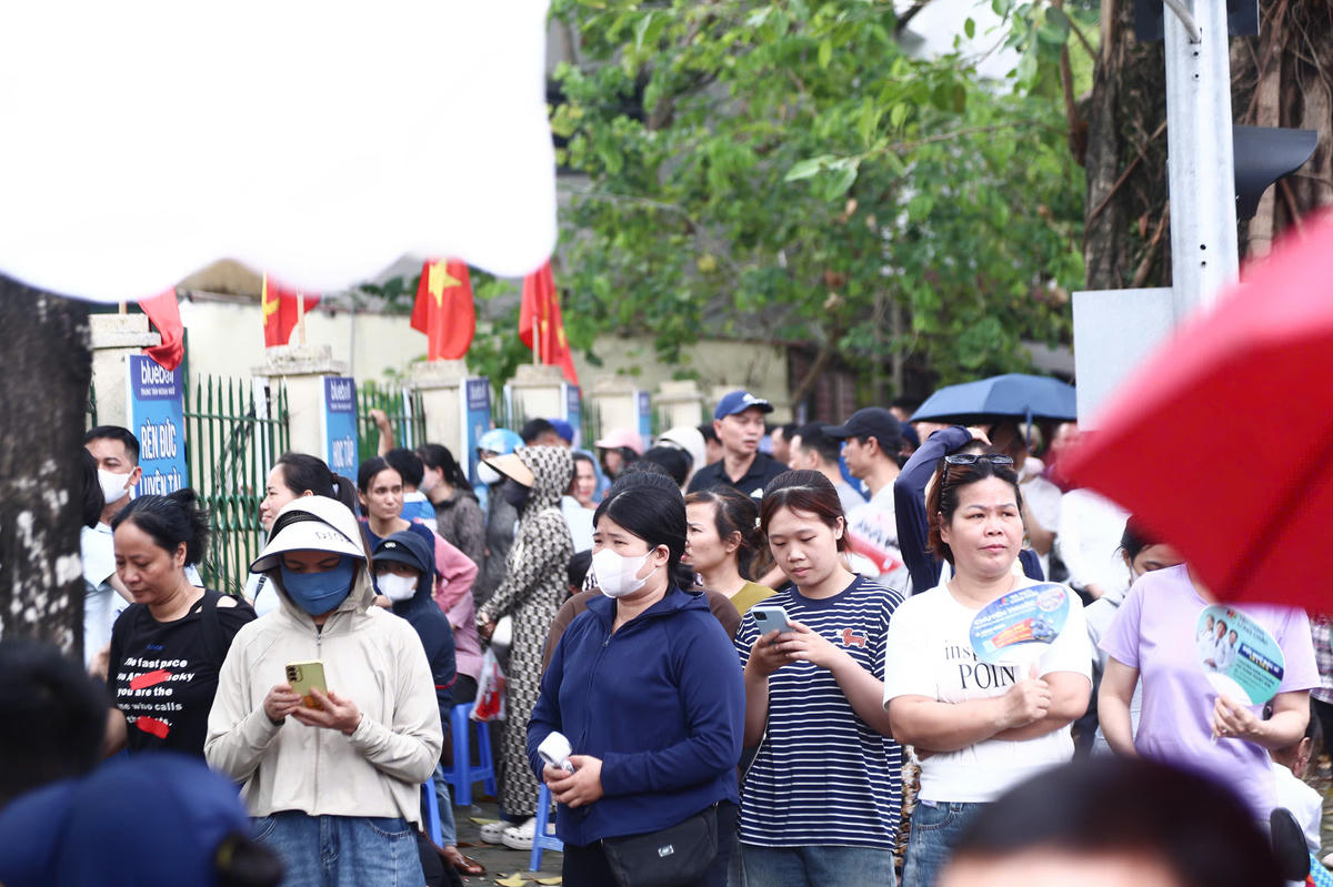 Thí sinh Hà Nội thở phào cán đích kỳ thi lớp 10 