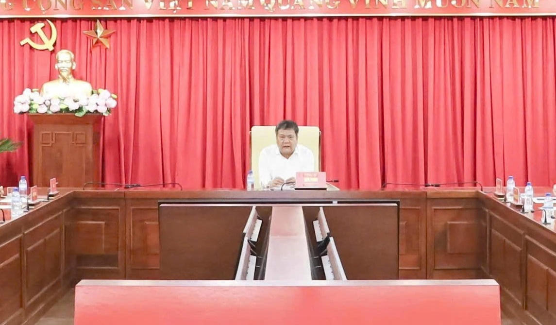 Ông Trần Phong, Bí thư Tỉnh ủy Khánh Hòa, chủ trì buổi gặp mặt.
