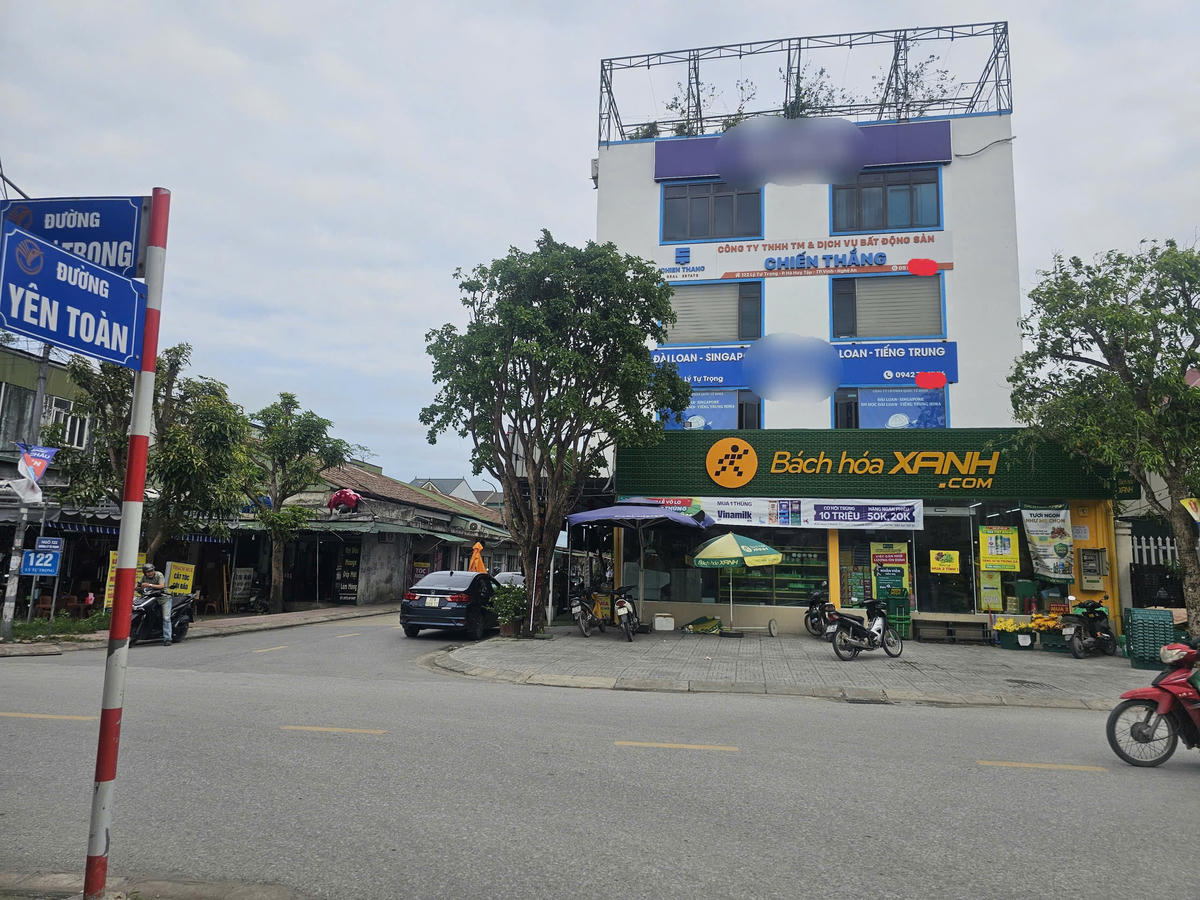 Tòa nhà có treo biển hiệu Công ty TNHH TM và Dịch vụ bất động sản Chiến Thắng tại 122 Lý Tự Trọng. Ảnh: QT