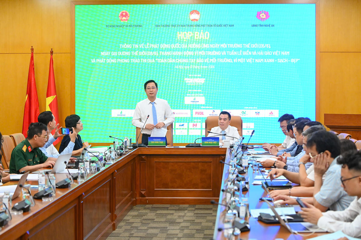 Phó Chủ tịch Cao Xuân Thạo phát biểu tại buổi họp báo.