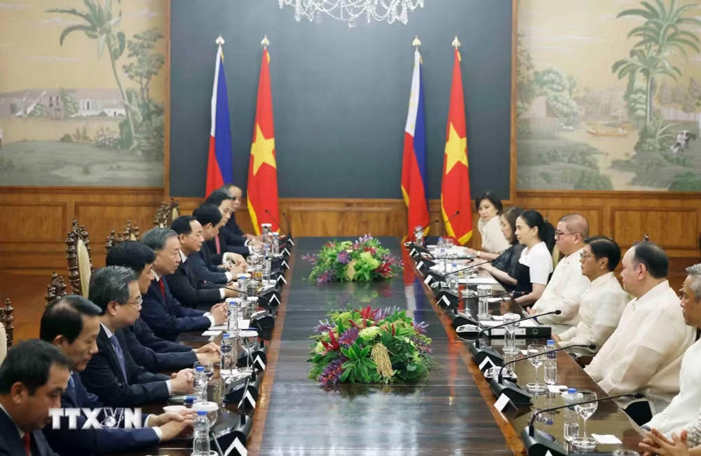 ttxvn-tong-bi-thu-chu-tich-nuoc-to-lam-va-tong-thong-philippines-hoi-dam-0106-1.jpg