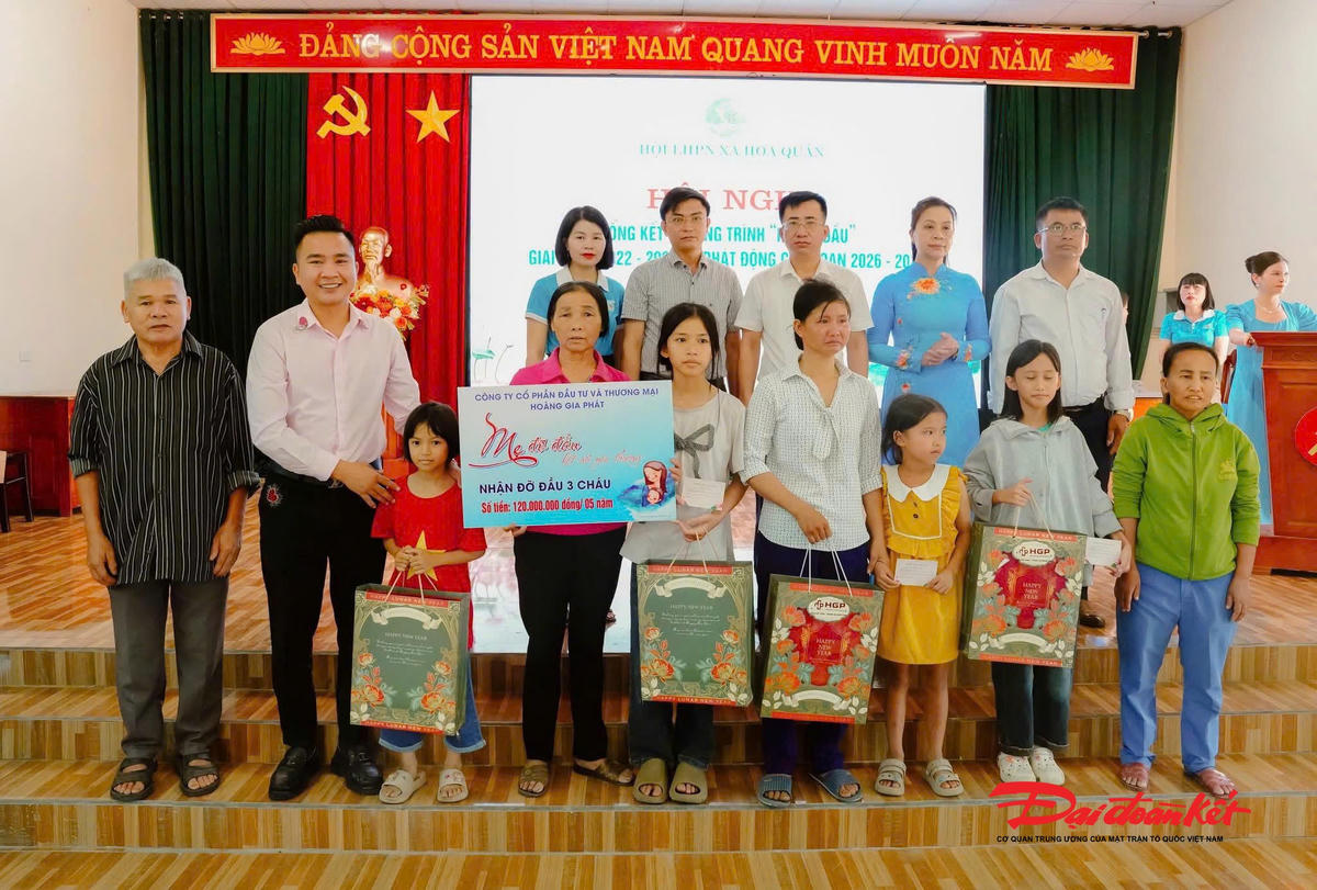 300 trẻ mồ côi được tiếp sức từ chương trình “Mẹ đỡ đầu - Kết nối yêu thương”