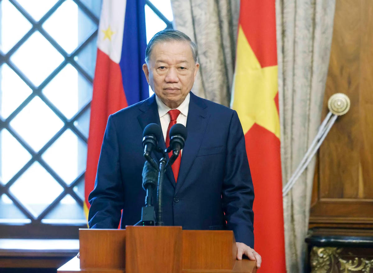 vna-potal-tong-bi-thu-chu-tich-nuoc-to-lam-va-tong-thong-philippines-gap-go-bao-chi-8797777.jpg