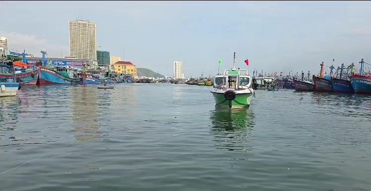 Tàu cao tốc Cù Lao Xanh Travel 08, số hiệu BĐ-1175 hoán cải khi chưa đăng kiểm theo quy định hoạt động trên biển vào hồi 7h09 ngày 31/5. Ảnh: Cắt clip.