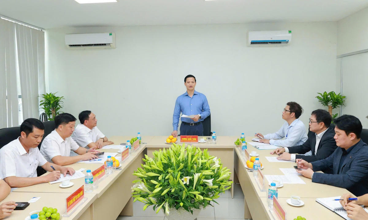 Chủ tịch UBND tỉnh Thái Nguyên chỉ đạo công việc triển khai thành lập Hiệp hội Doanh nghiệp công nghiệp sản xuất tỉnh Thái Nguyên. Ảnh: TNGOP.