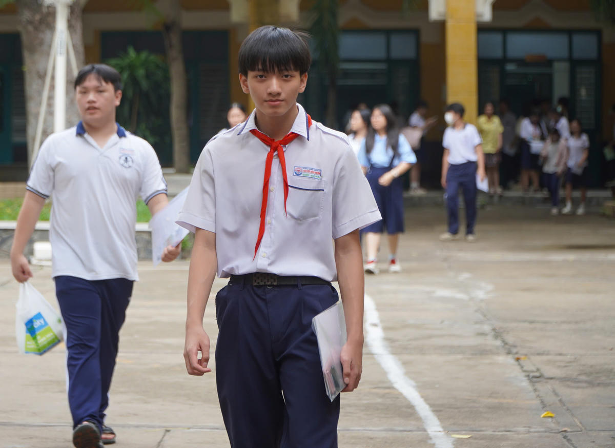 Nhiều thí sinh cho biết đề Toán năm nay dễ hơn năm trước. Ảnh: Đ.Xá.
