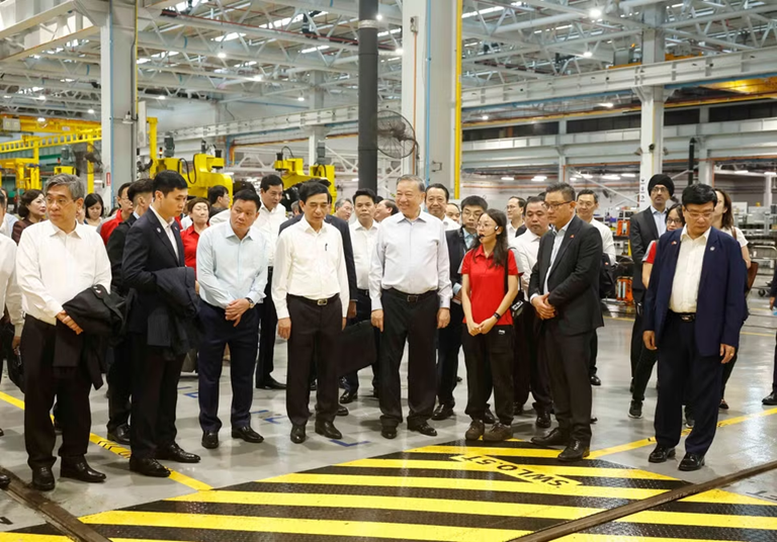 Tổng Bí thư, Chủ tịch nước Tô Lâm thăm Trung tâm Thử nghiệm đường sắt Singapore - Ảnh: TTXVN
