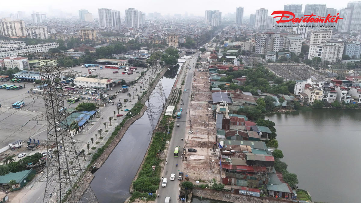 Nhiều căn nhà dọc tuyến đường Tam Trinh đã được tháo dỡ, bàn giao mặt bằng phục vụ dự án mở rộng tuyến đường.