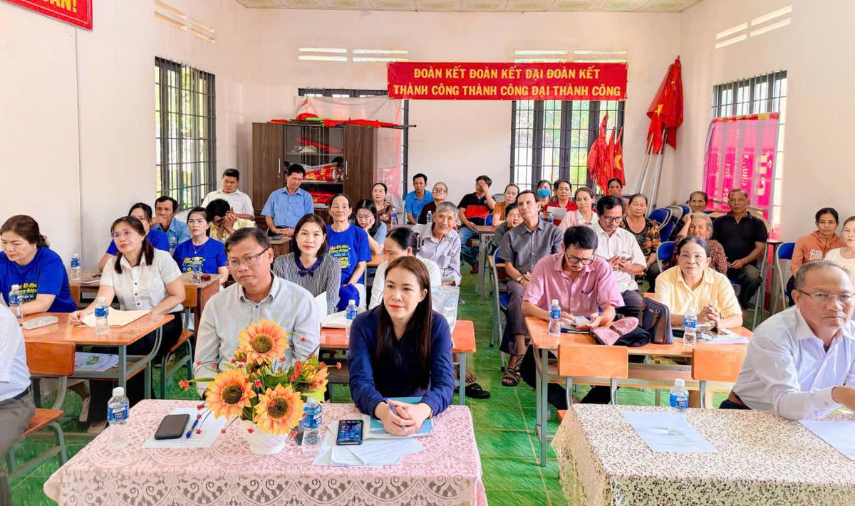 Các đại biểu tham dự.