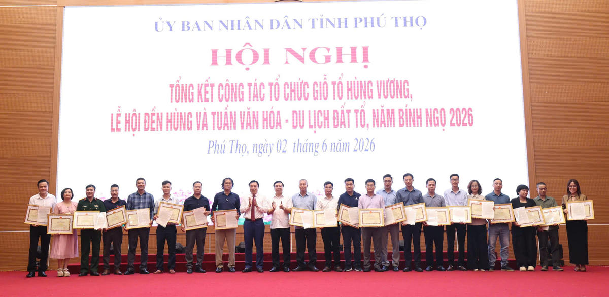 Báo Đại đoàn kết là một trong những tập thể được Chủ tịch UBND tỉnh Phú Thọ tặng Bằng khen vì có thành tích trong công tác tuyên truyền&nbsp;Giỗ Tổ Hùng Vương.