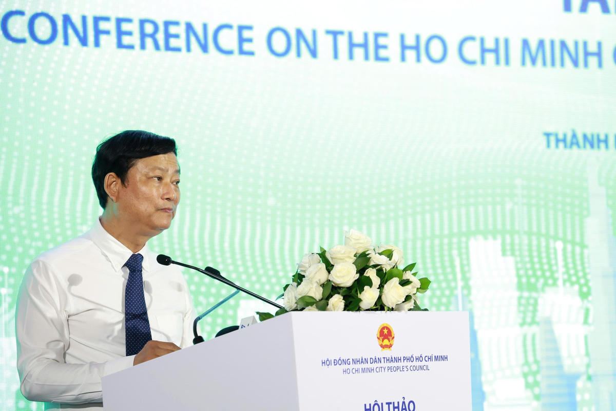 Ông Võ Văn Minh – Chủ tịch HĐND TPHCM phát biểu tại hội thảo. Ảnh: L.T